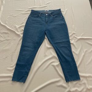 LOFT Petite Curvy Chewed Hem Mid Rise Skinny Jeans. Size 30 (10) petite